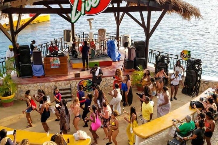 Negril Sunset Party Catamaran: Snorkel, Rick's Cafe & 7-Mile Beach Cruise photo 5