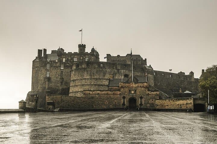 Private Airport Transfer and Edinburgh Highlights: 2-Hour City Welcome Tour photo 1