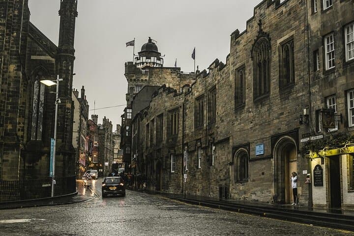 Private Airport Transfer and Edinburgh Highlights: 2-Hour City Welcome Tour photo 2