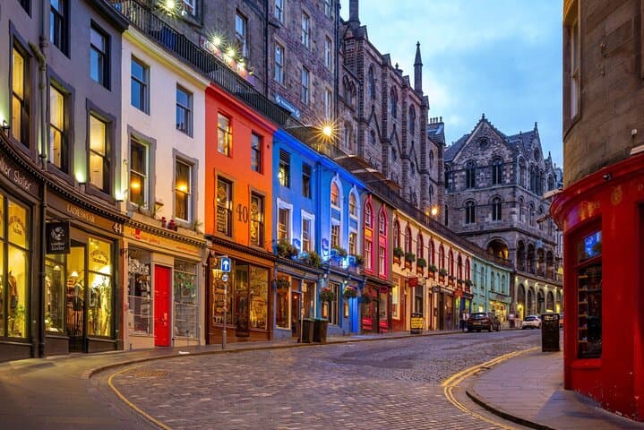 Edinburgh After Dark: Private Illuminated Night Tour & Panoramic Views