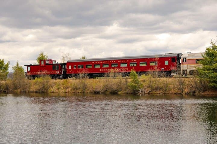 Winnipesaukee Scenic Railroad: Meredith to Laconia Lake Winnipesaukee Train Ride photo 2