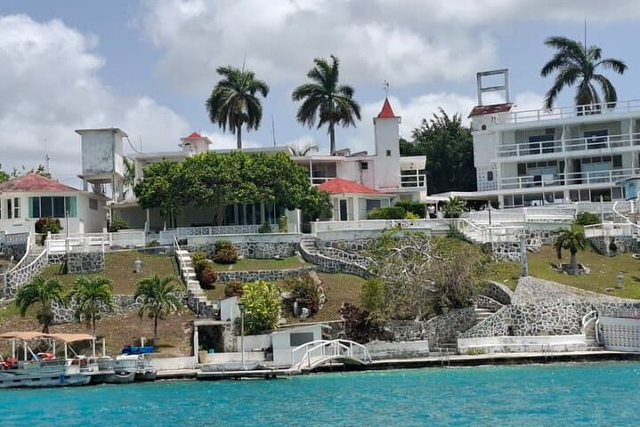 Flores to Bacalar: Direct Hotel Transfer Across Guatemala, Belize & Mexico photo 5