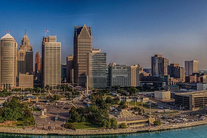 4-Day Chicago to Niagara Falls Road Tour: Detroit, Letchworth & Buffalo Highlights photo 2