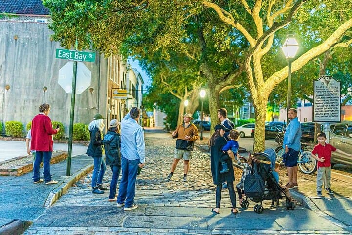 Charleston Prohibition & True Crime Cocktail Tour: Bars, Stories, and Speakeasies photo 4