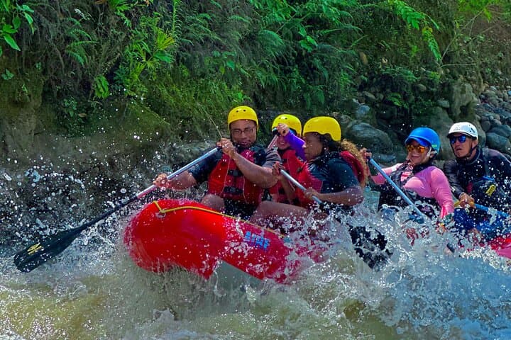 Savegre Rafting: Family-Friendly Class II–III Rapids Near Quepos