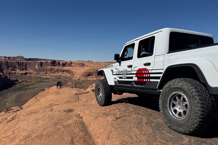 Sunset Off-Road Jeep Tour in Moab: Thrill and Scenic Views at Golden Hour photo 5