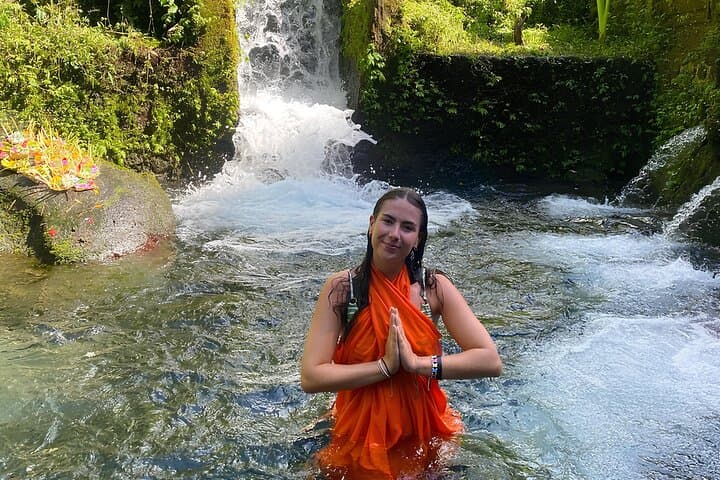 Melukat at Pura Mengening: A Balinese Water-Purification Ritual in Ubud photo 3