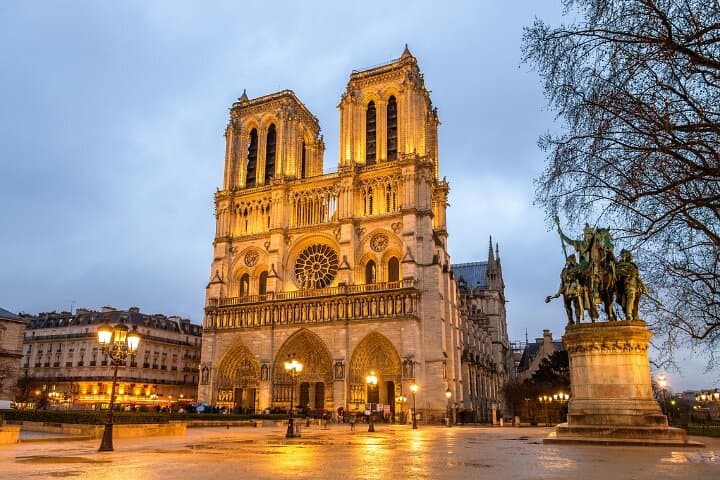Self-Guided Iconic Paris Walk: Notre-Dame to Eiffel Tower Audio Tour