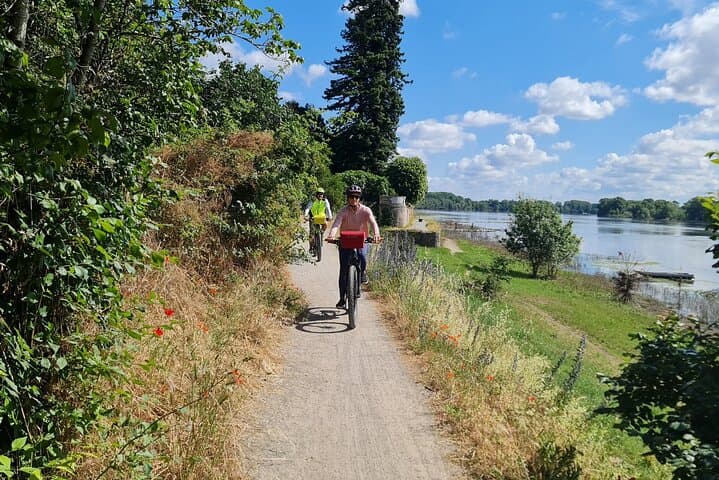 Amboise Private E‑Bike Tour to Clos Lucé & Chenonceau with Wine Tasting photo 3