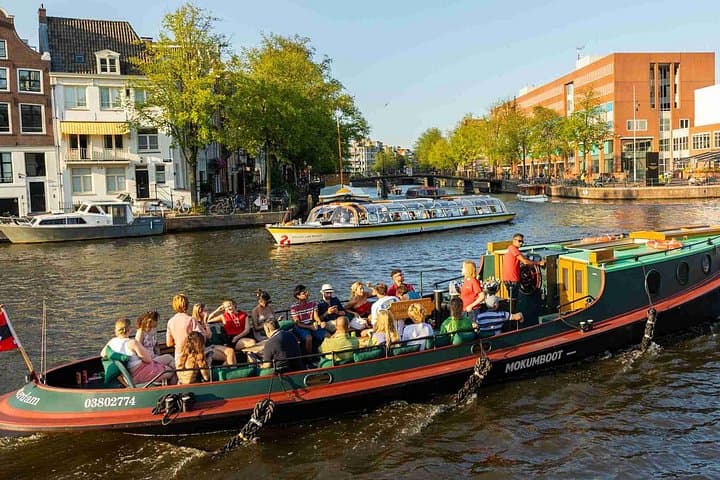 Historic Tugboat Canal Cruise in Amsterdam: 75-Minute Riverfront Storytelling photo 3