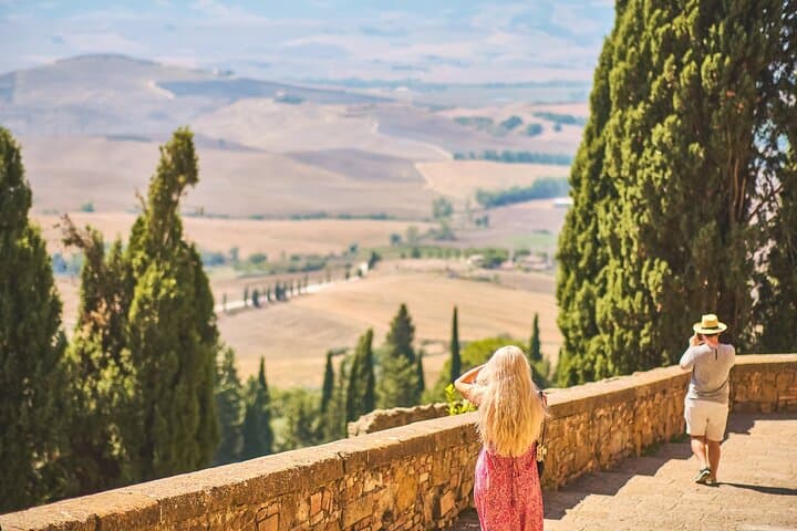 Private Val d'Orcia Tour: Montalcino, Pienza & Montepulciano Day Trip from Florence