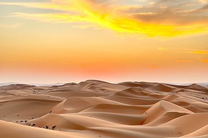 Liwa Sunset Desert Safari in the Empty Quarter — Moreeb Dune at Golden Hour