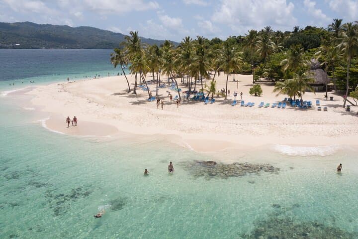 Cayo Levantado (Bacardi Island) Catamaran Excursion — Snorkel, Beach & Buffet in Samaná Bay photo 3