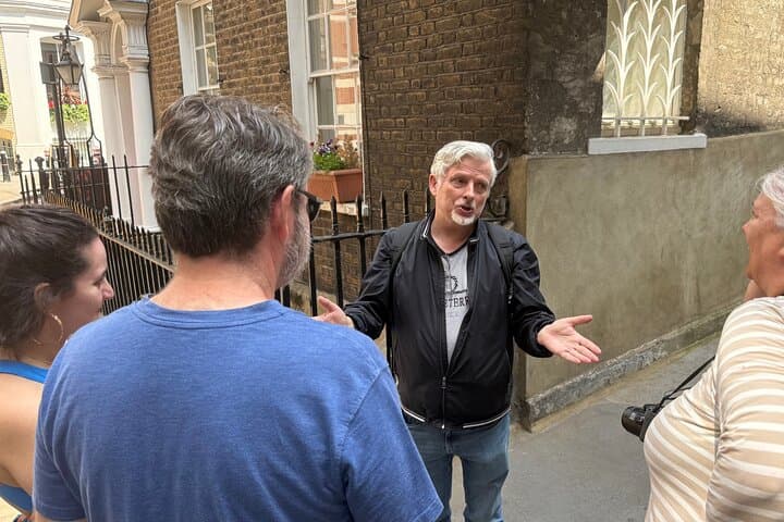 Shakespeare London Walking Tour: North Bank Bard Walk and Tudor London Highlights photo 4