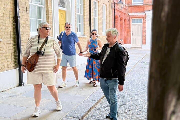 Shakespeare London Walking Tour: North Bank Bard Walk and Tudor London Highlights