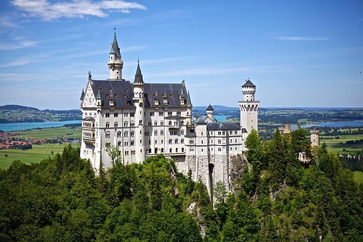 Munich to Neuschwanstein & Linderhof: Private Daytrip to Bavaria's Fairytale Castles