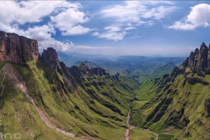 Sani Pass 4x4 Day Tour from Durban: Cross into Lesotho and Visit the Highest Pub photo 3