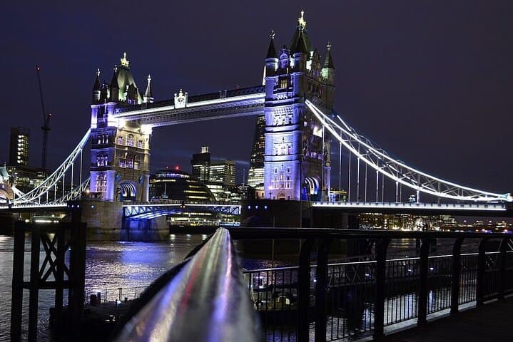London by Night Rickshaw Tour: Piccadilly to Tower Bridge After Dark