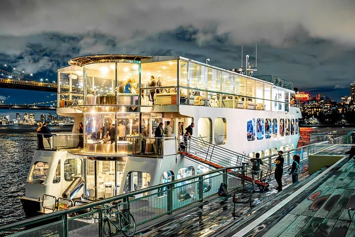 Valentine's Day Dinner Cruise: Romantic NYC Skyline Dinner Cruise Guide