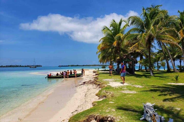 San Blas 4-Day Budget Island-Hopping: Holandeses Cays & Isla Asserya