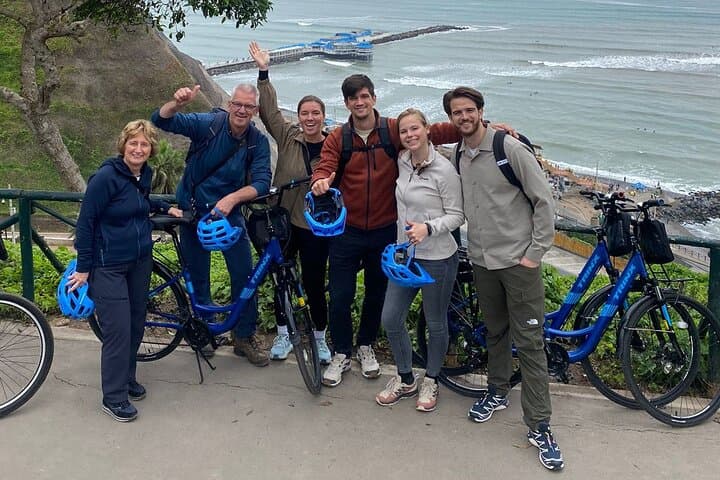 Coastal Cycling Tour in Lima: Miraflores to Barranco and Chorrillos photo 2
