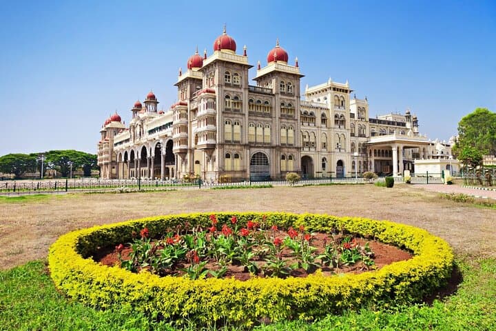 Private Luxury Mysore 2-Day Escape from Bangalore: Palaces, Temples & Markets