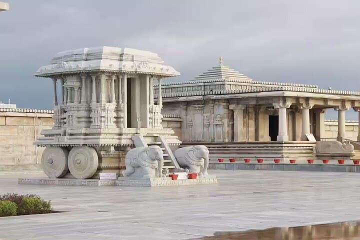Private Luxury Mysore 2-Day Escape from Bangalore: Palaces, Temples & Markets photo 2