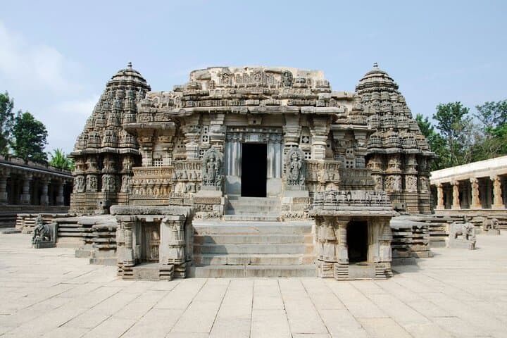 Private Luxury Mysore 2-Day Escape from Bangalore: Palaces, Temples & Markets photo 4