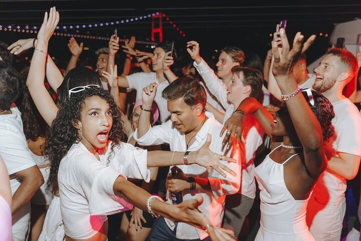 Istanbul Bosphorus Boat Party: Dance Between Continents on a Night Cruise photo 5