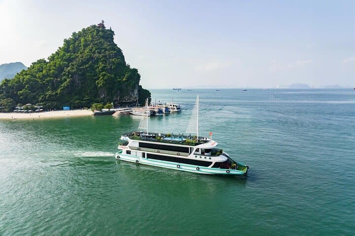 Ha Long Bay Luxury Day Cruise: Sunlight Grand One-Day Explorer