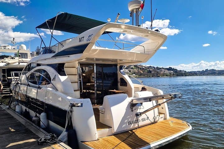 Luxury Private Douro Cruise in Porto — 2-Hour Yacht with Wine Tasting & Bottle photo 3