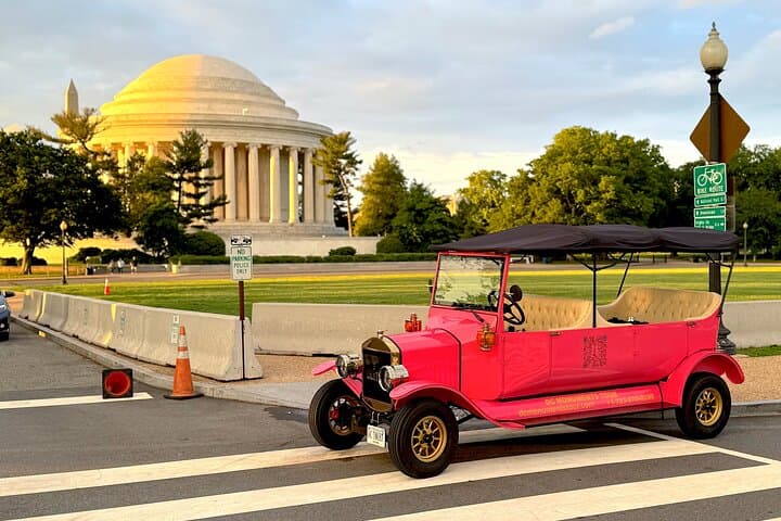Private 7-Seater Washington D.C. Memorials Tour — Day & Night Highlights photo 2