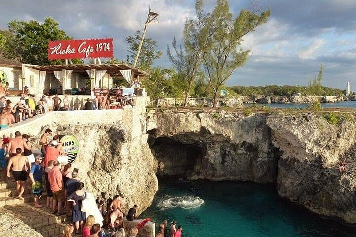 Negril Seven Mile Beach & Rick's Cafe Private Tour: Sun, Sand, and Cliff-Top Sunsets