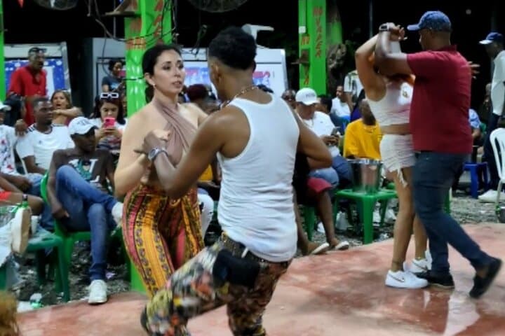 Santo Domingo Monday Bachata Night: Los Carrandales Dance Experience