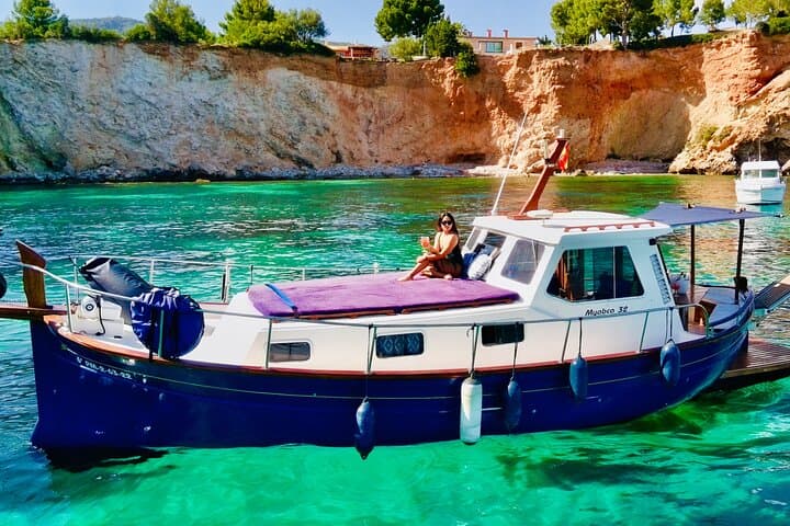 Sail a Traditional Llaut: Private Charter Boat Tour in Mallorca