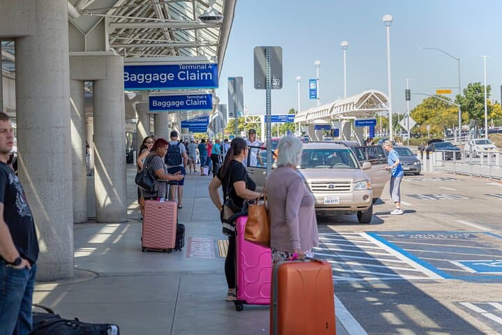 Ontario Airport Private Car Transfer — ONT Pickup & Drop to Ontario Hotels photo 5
