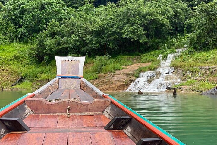 Cruise Cheow Lan Lake: Day Trip from Phuket to Khao Sok's Limestone Cliffs photo 6