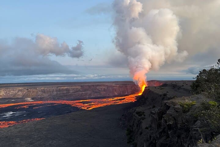 Big Island Volcano & Hilo Highlights Day Tour — Waterfalls, Black Sand Beaches and Lava Tubes