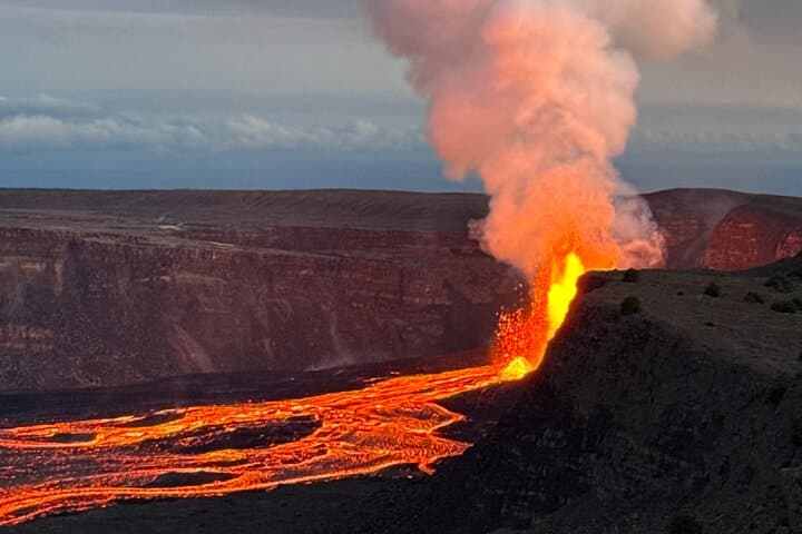 Big Island Volcano & Hilo Highlights Day Tour — Waterfalls, Black Sand Beaches and Lava Tubes photo 3