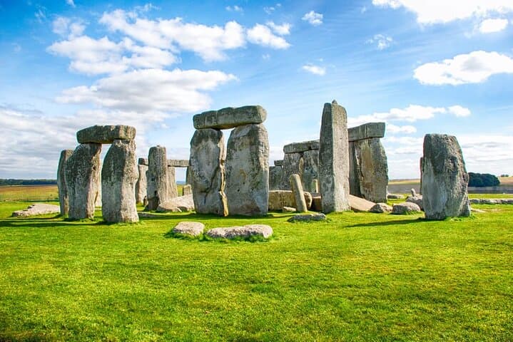 Stonehenge and Bath Day Tour from London — Audio Guide & Roman Baths Options