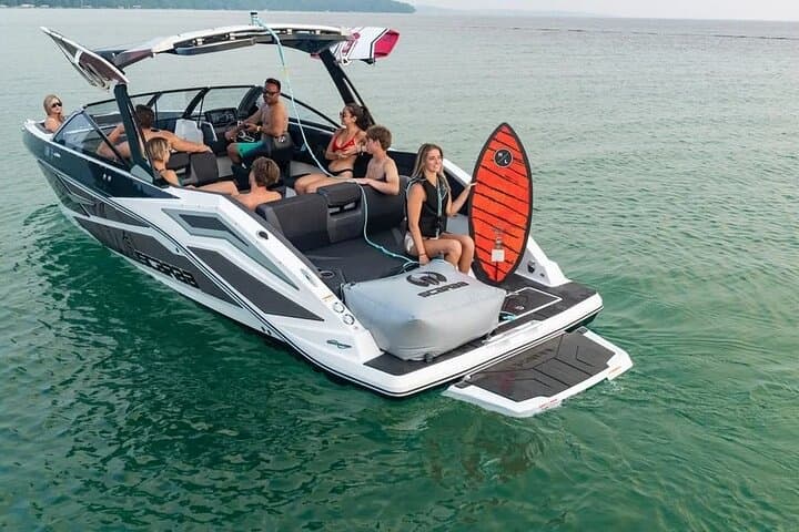 Doha Speed Boat Tour: Skyline Views, Al Safliya & Banana Island Rides photo 6