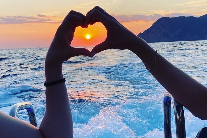 Cinque Terre Sunset Boat Tour & Swim — Riomaggiore to Monterosso photo 4
