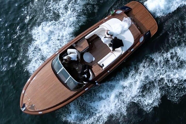 Luxury Motorboat Tour: 4 Hours Exploring Lake Como's Grand Villas photo 5