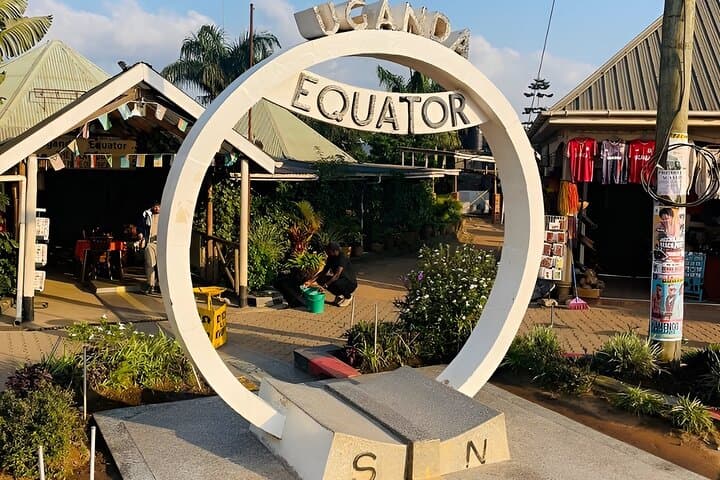 Cross the Equator at Kayabwe: Day Tour from Kampala