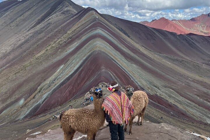 Two-Day Ausangate & Rainbow Mountain Trek: Hot Springs, Red Valley and 7 Lakes photo 3