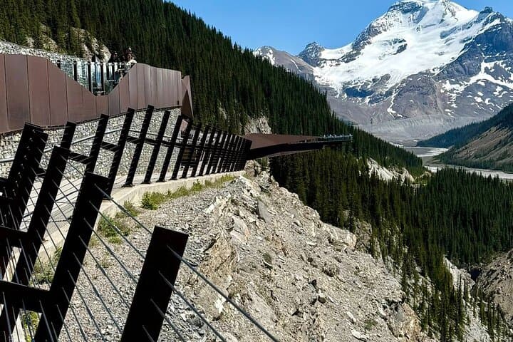 Private Spanish Tour to the Columbia Icefields from Calgary — Ice Explorer & Skywalk photo 4