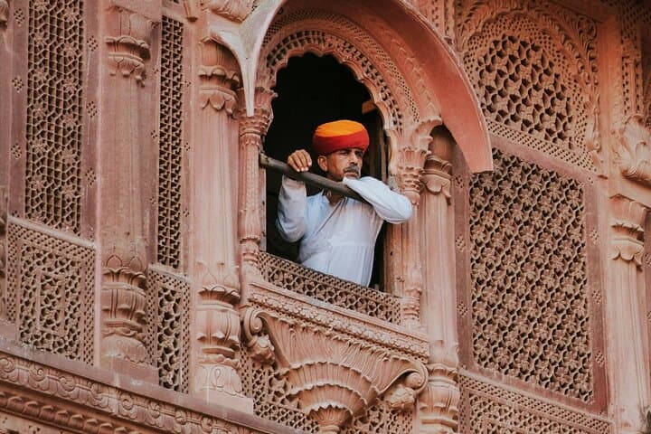 Luxury 2-Day Udaipur Weekend: City Palace, Lakes & Bahubali Hills with Flights photo 2