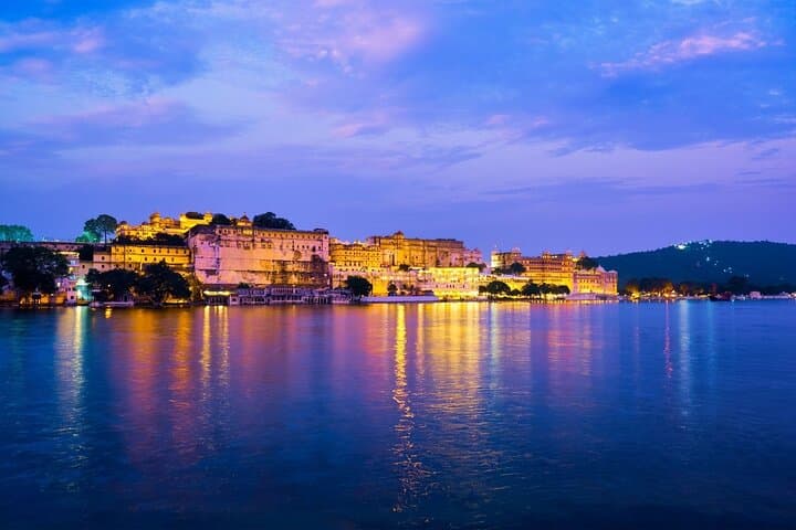 Luxury 2-Day Udaipur Weekend: City Palace, Lakes & Bahubali Hills with Flights photo 3