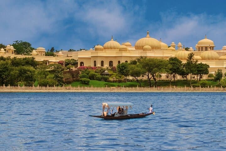 Luxury 2-Day Udaipur Weekend: City Palace, Lakes & Bahubali Hills with Flights photo 4