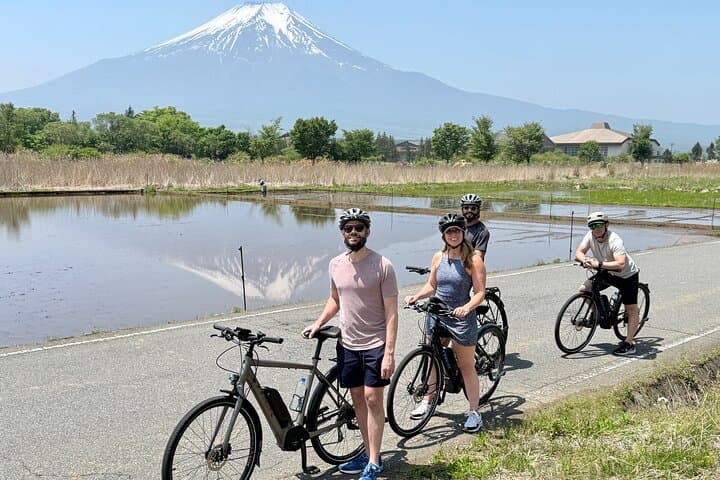 E‑Bike the Mt. Fuji Countryside: Lake Yamanaka & Oshino Village Day Ride photo 1